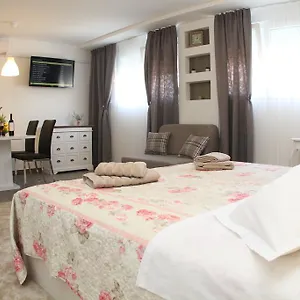 Studio Mirakul Apartment Split