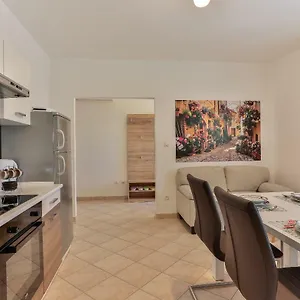 Laurea & Casia Apartment Pula